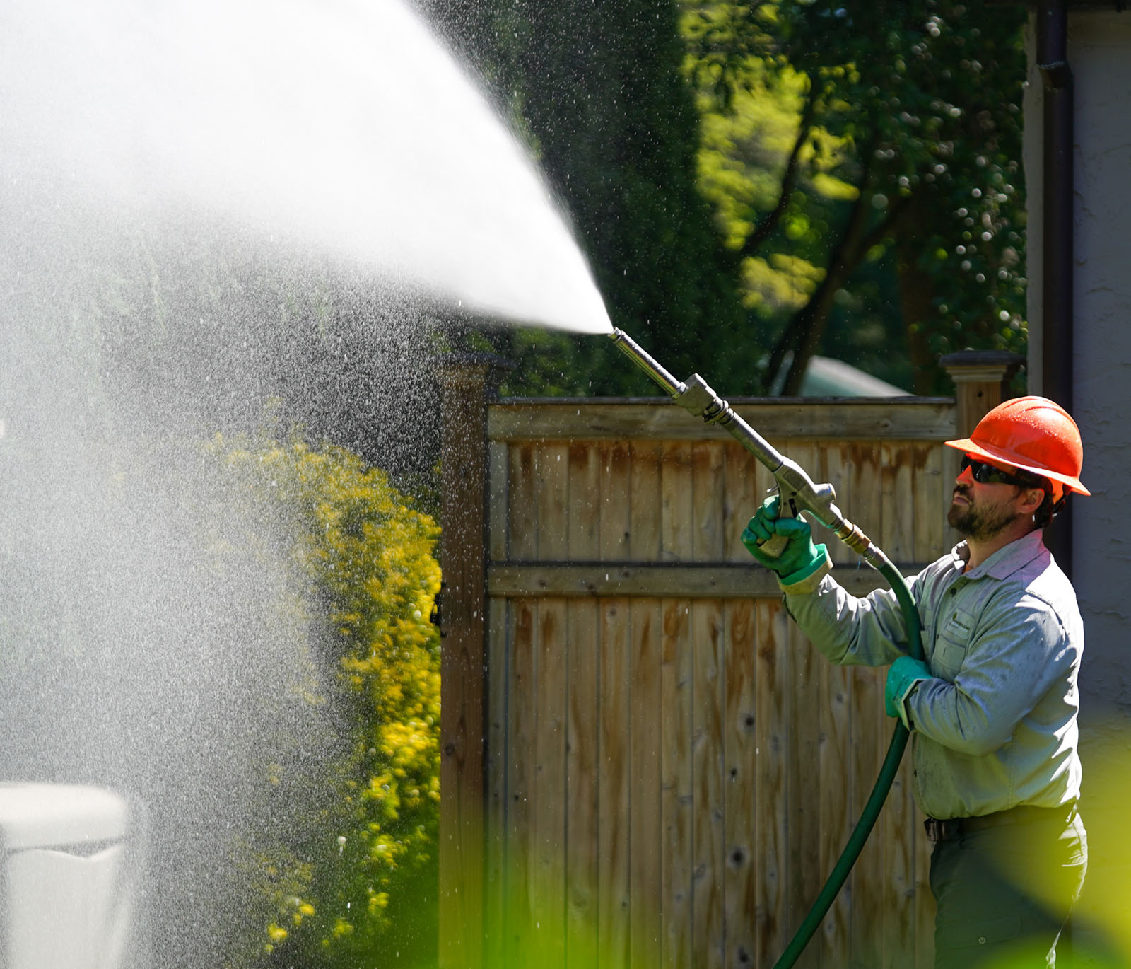 landcape tecnician applying insect control measures